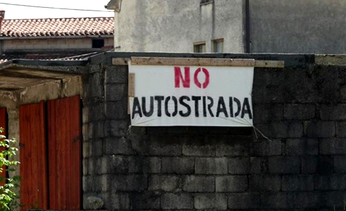 Vicenza, l'autostrada che non serve ma avvelena la terra