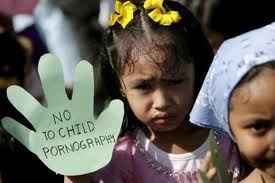 La bimba molestata cento volte al giorno e altri traffici di schiavi