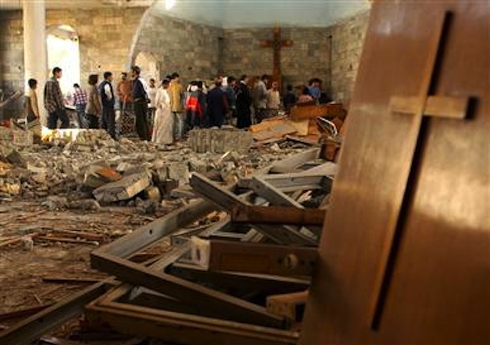 Una chiesa nel nord dell'Iraq devastata dalla furia dell'Isis.