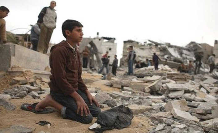 gaza preghiera tra le rovine