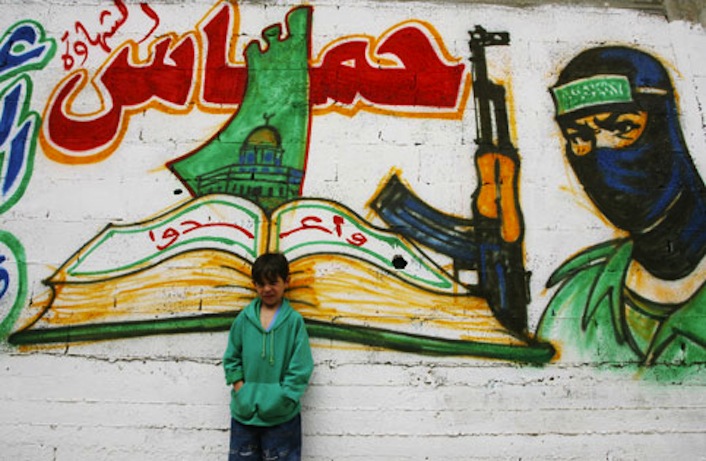 Gaza. Un murale che inneggia ad Hamas.
