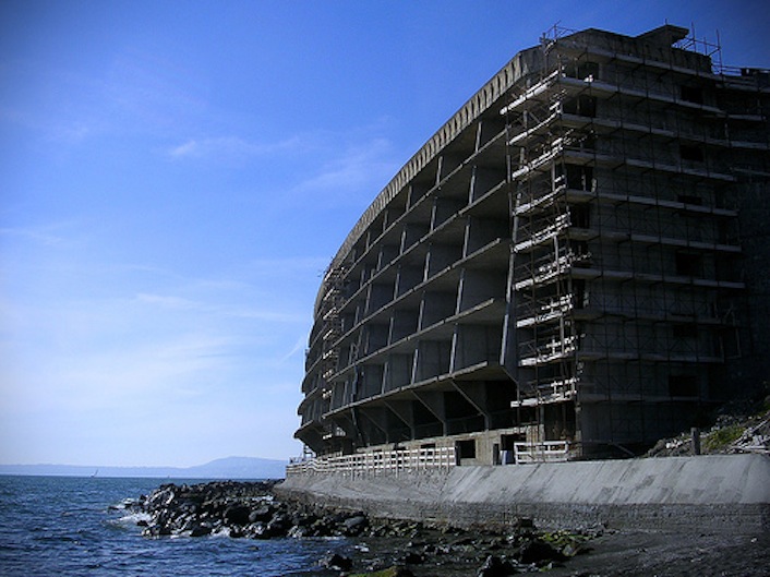 Ecomostro e Torre del Greco, in provincia di Napoli.