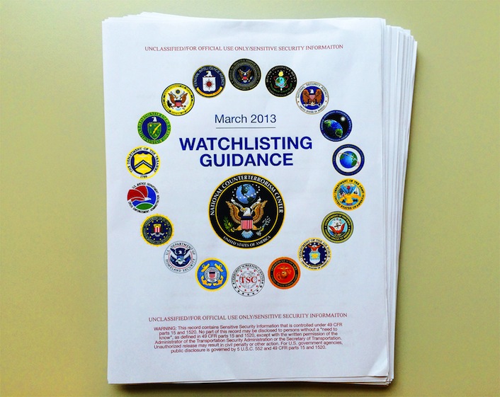 La copertina del manuale che contiene le direttive segrete della Casa Bianca.