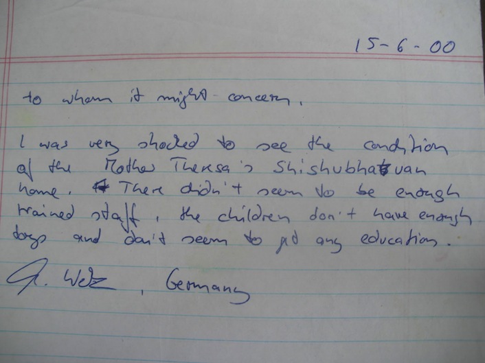 Una delle tante lettere spedite dai volontari arrivati a Calcutta. Questa è di un volontario tedesco: «Sono rimasto scioccato dalle condizioni in cui versa l'ostello di Madre Teresa. Il personale non sembra per niente preparato. I bambini sono trattati male e non gli viene impartito alcun insegnamento».