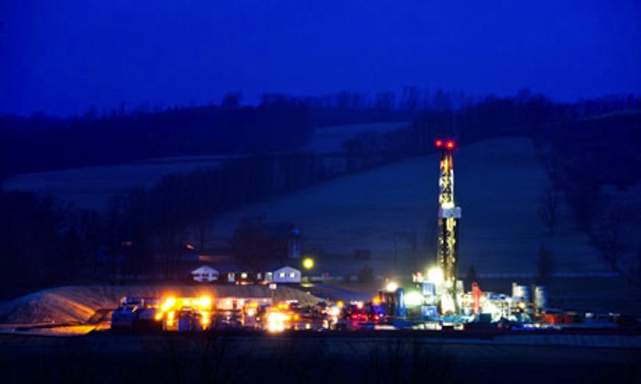 Un pozzo di estrazione di gas scisto nella campagna della Pennsylvania.