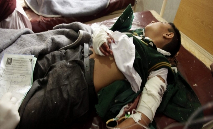Uno degli studenti feriti, ricoverato nell'ospedale di Peshawar
