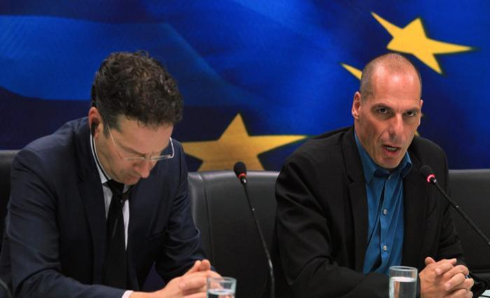 Il presidente dell’ Eurogruppo Jeroen Dijsselbloem e Yanis Varoufakis, neo ministro delle Finanze greco