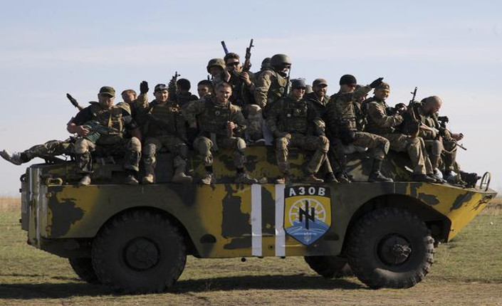 Battaglione Azov durante una esercitazione 