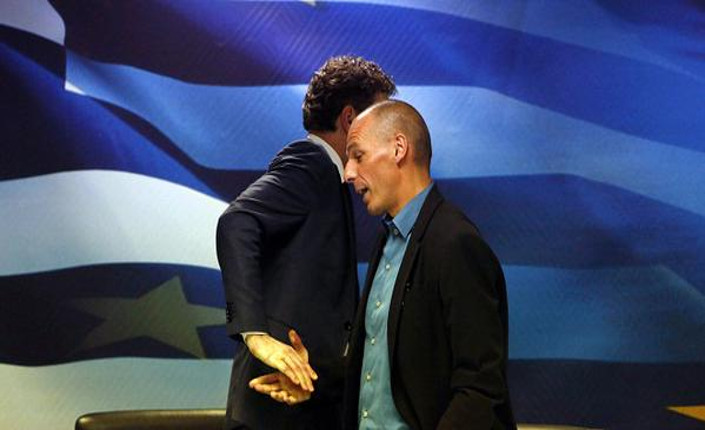 Il presidente dell'Eurogruppo, Jeroen Dijsselbloem  e il ministro delle Finanze greco, Yanis Varoufakis, dopo la riunione di venerdì scorso ad Atene (foto K. Tsirois)