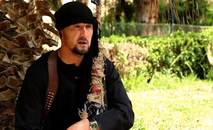 Excomandante della polizia del Tagikistan, colonnello Gulmurod Khalimov, addestrato in USA, in un fermo immagine del video con cui chiama a raccolta reclute per la jihad