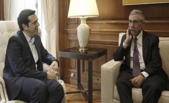 Il primo ministro greco Alexis Tsipras e il Nobel per l'economia Paul Krugman