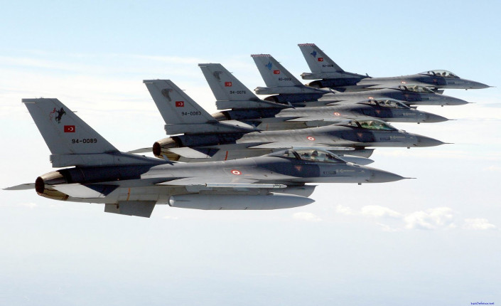 Turchia, forza aerea, F16 in volo