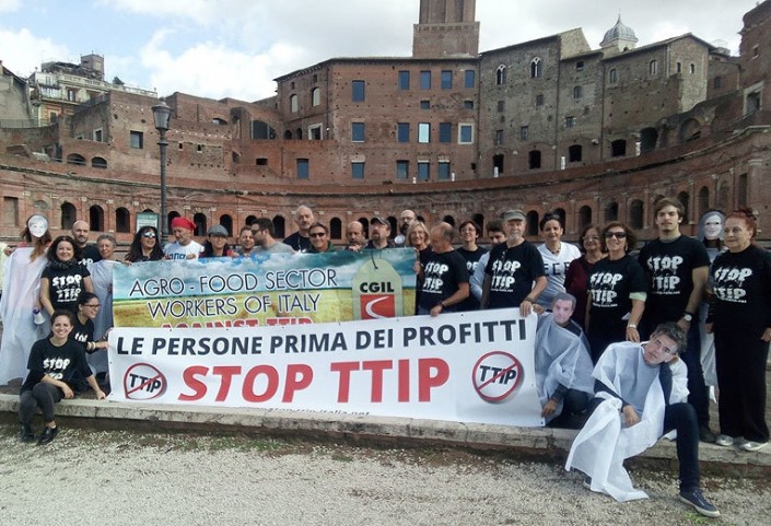 flash mob STOP TTIP Fori Imperiali