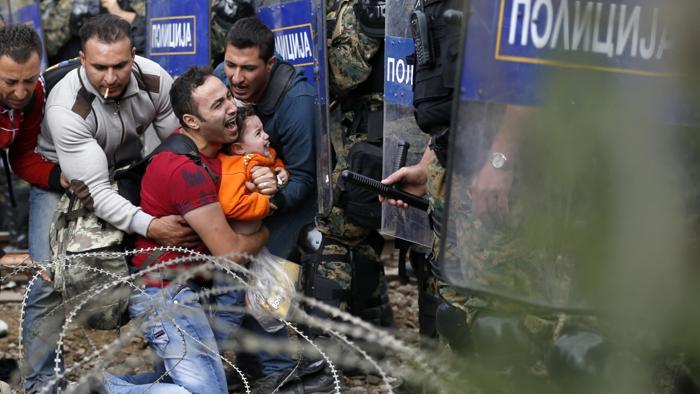 migranti tra grecia e macedonia