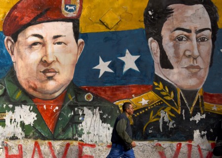 murales del presidente Chavez e Simon Bolivar