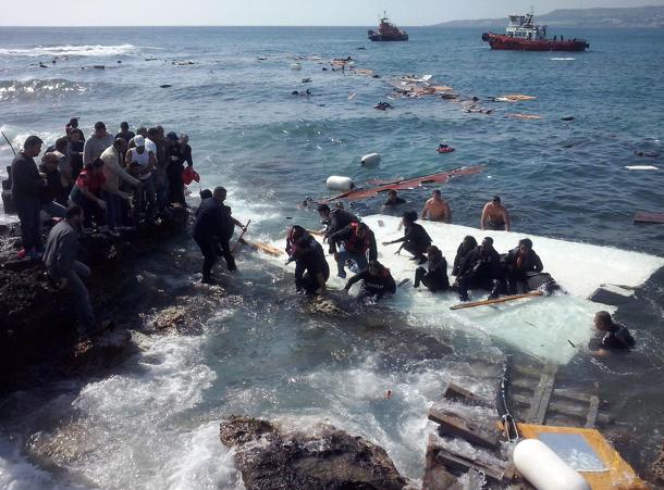 Naufragio a Rodi, 200 a bordo, si temono molte vittime