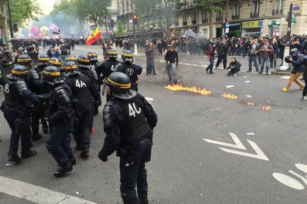 10313806-manifestation-du-12-mai-2016-violences-a-paris-et-nantes-photos