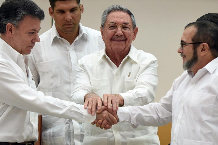 TOPSHOTS-CUBA-COLOMBIA-FARC-CONFLICT-PEACE-CASTRO-SANTOS-TIMOCHE