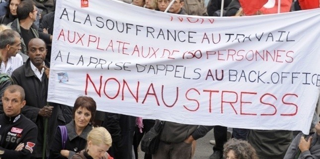 una manifestazione contro le cause all'origine dell'ondata dei suicidi in France Telecom