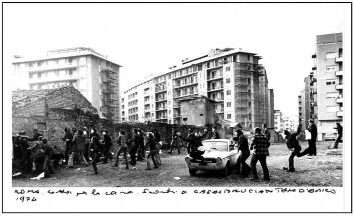 San Basilio 1974, quando il razzismo non esisteva nelle periferie romane [foto Tano D'Amico]