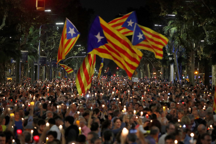 Barcellona, migliaia in piazza per liberazione leader indipendentisti