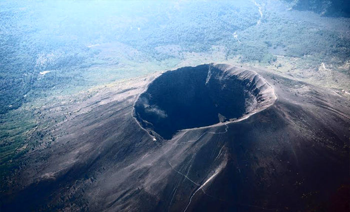 Napoli, quando l’uomo stuzzica il supervulcano