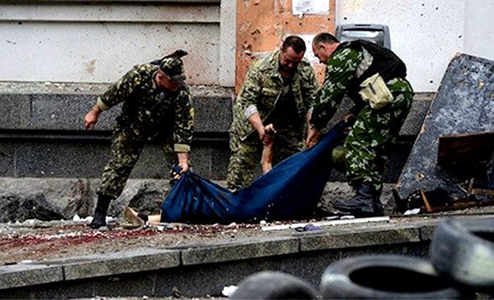 Cade bomba a frammentazione, video shock