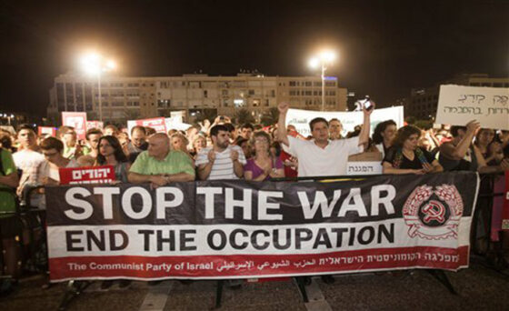 Israeliani contro la guerra. Manifestazione ieri sera a Tel Aviv