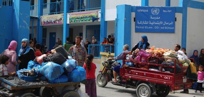 L'esterno della scuola prima del bombardamento israeliano. Era stata trasformata dall'Onu in rifugio per gli sfollati.