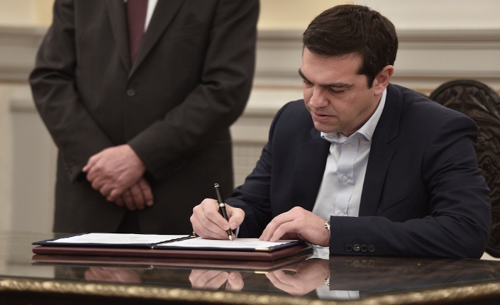 Tsipras firma governo