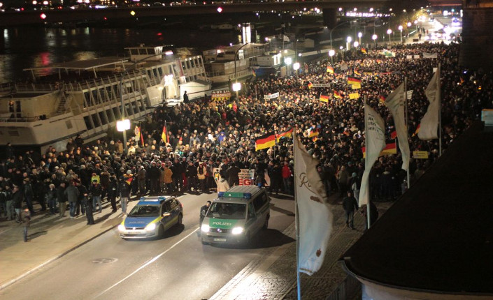 Una delle marce dei lunedì sera di Pegida a Dresda