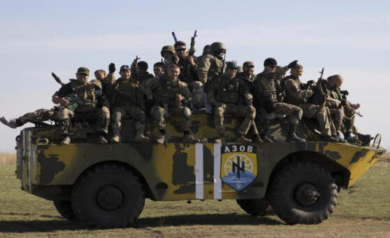 Battaglione Azov durante una esercitazione 