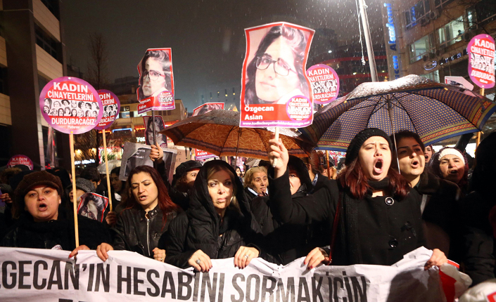 turchia manif per Özgecan Aslan