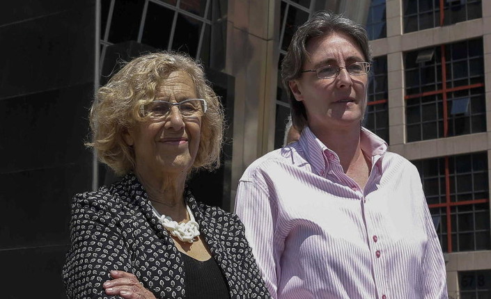 da sinistra Manuela Carmena, sindaca di Madrid, e la sua vice, Marta Higueras