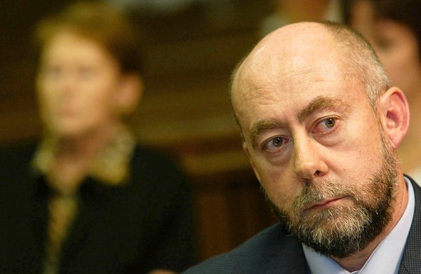 Wouter Basson, il dottor Morte. Duramte il regime di apartheid studiava veleni selettivi per i neri. Ha subìto diversi processi anche per condotte immorali più prosaiche 