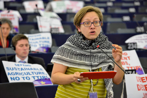 Eleonora FORENZA, Action : "Defend teh environment, NO TO TTIP!", "Trade talks: Transparency now", Defend decent jobs, NO TO TTIP!", "Defend social rights, NO TO TTIP!", defend data protection, NO TO TTIP!"