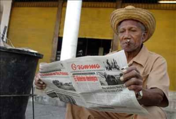 un-hombre-lee-este-miercoles-en-la-habana-el-diario-oficial-granma-que-publica-una-nueva-reflexion-del-lider-cubano-fidel-c599x0