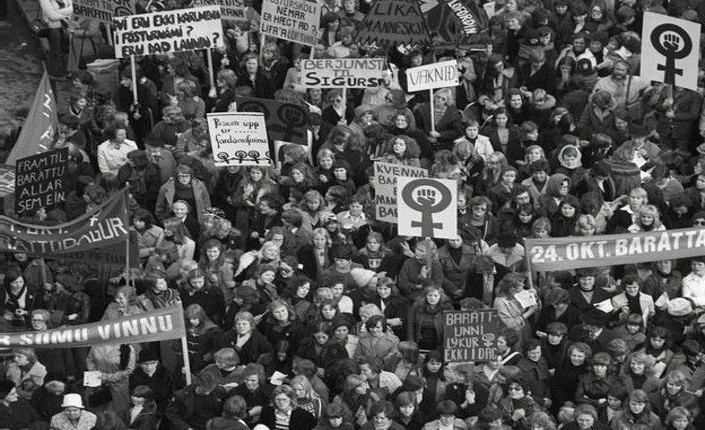  Donne in piazza a Reykjavík, 24 ottobre 1975. fonte: Women's  History Archives. 