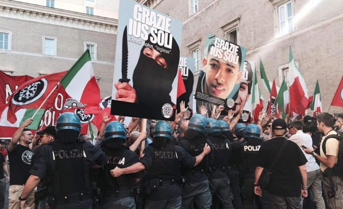 Manifestazione fascista di Casa Pound e Forza Nuova davanti a Palazzo Madama dove si sta discutendo il ddl Ius Soli