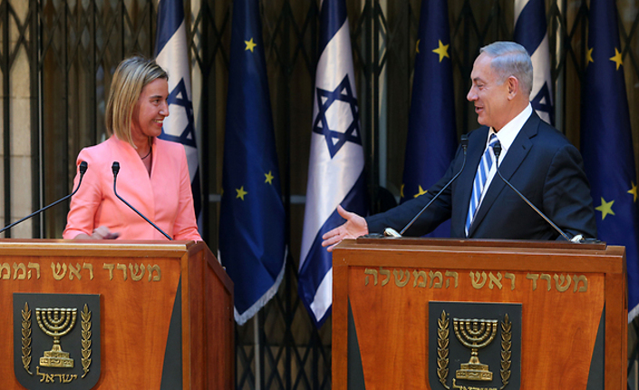L'Alto rappresentante per gli affari esteri dell'UE, Federica Mogherini, e il primo ministro israeliano Benjamin Netanyahu