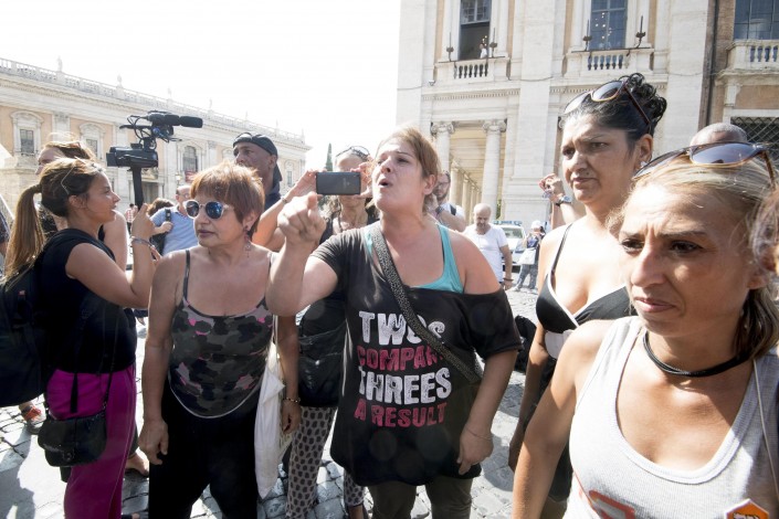 Sgomberi: movimenti a Raggi, "vergogna,siamo tutti fragili"