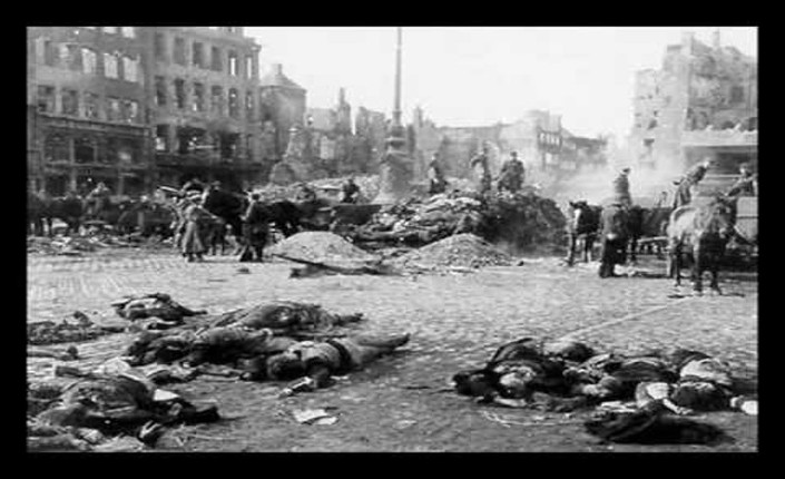 26 avril 1937 Guernica ou le massacre des innocents La-piazza-del-mercato-di-Guernica-dopo-il-bombardamento-705x430-